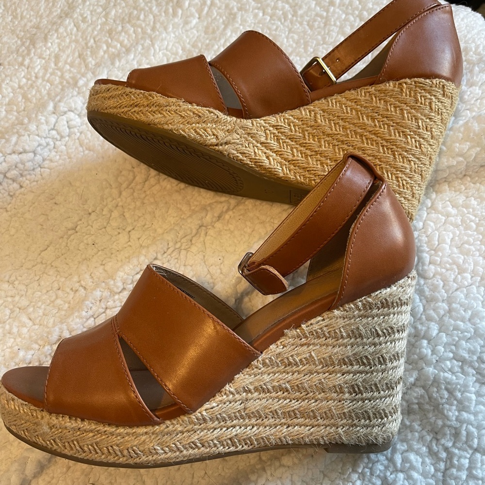 Time and Tru wedges.